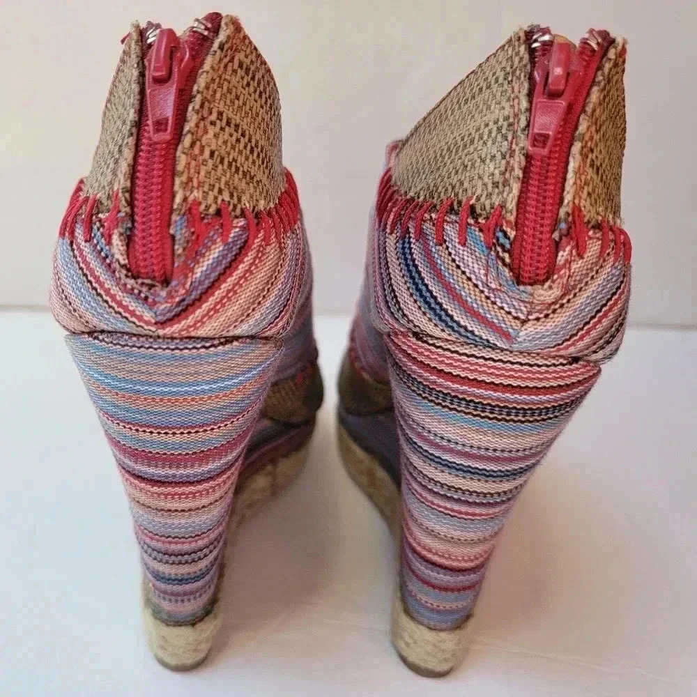 Shi by Journeys Wedge Heel Sandals Mutilcolor Striped Size 6.5 NWOT - Picture 2 of 4